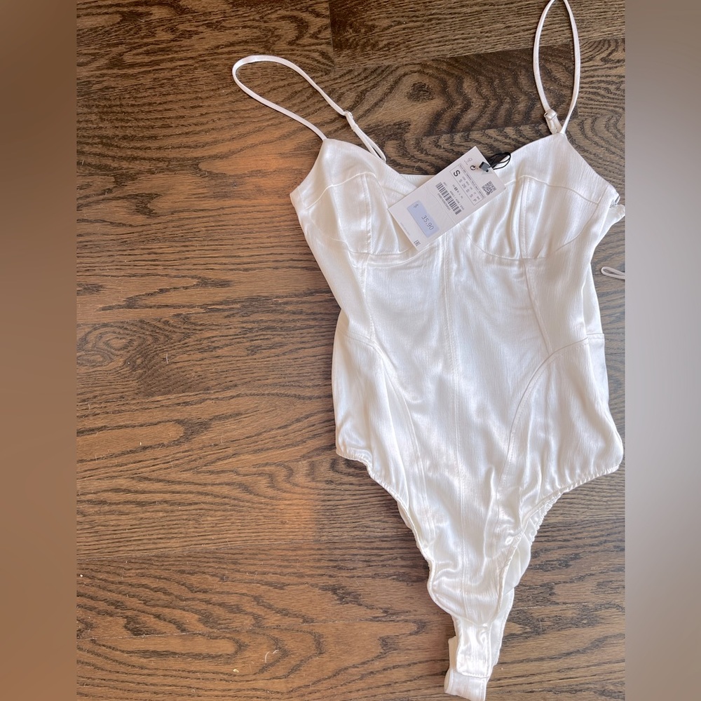 Brand New Zara Satin Bodysuit in Ivory Size Small